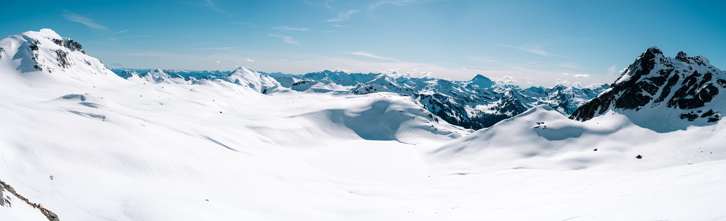 Wide snow bowl ringed by peaks, Glacier Peak